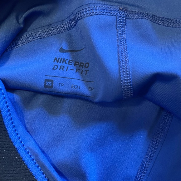 WOMEN NIKE PROS
SIZE- WOMEN XS - Picture 3 of 3